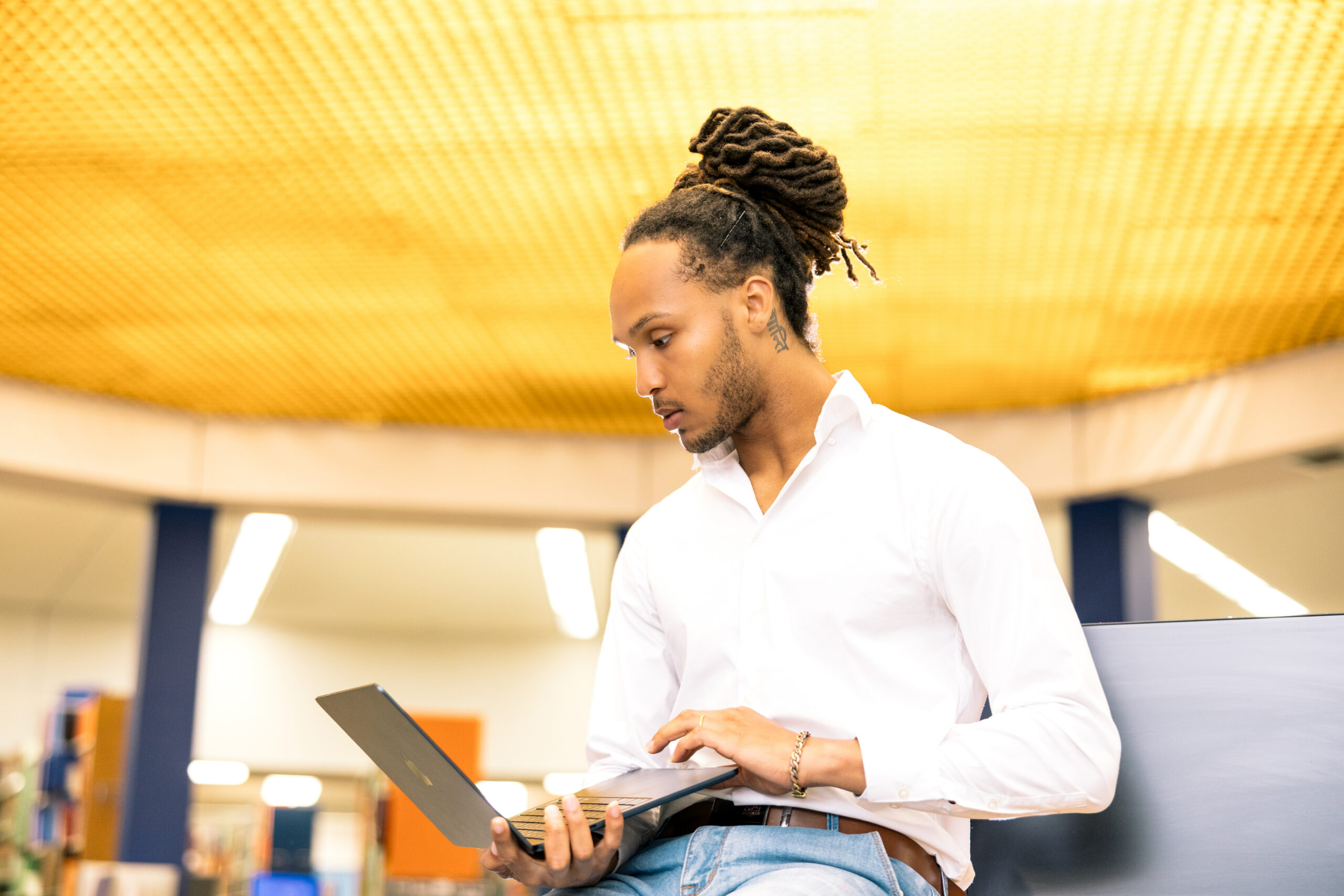 Student on laptop in library using artificial Intelligence for student success